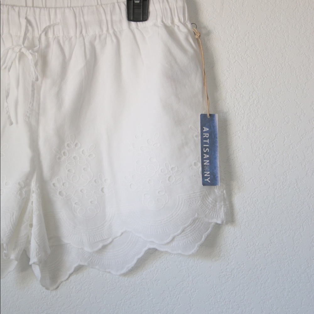 NWT Artisan NY White Lace-like Shorts Sz: L - Picture 2 of 4